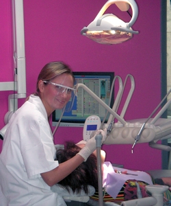 Dentiste en centre ville de Reims, le Docteur Charline Ladroit.